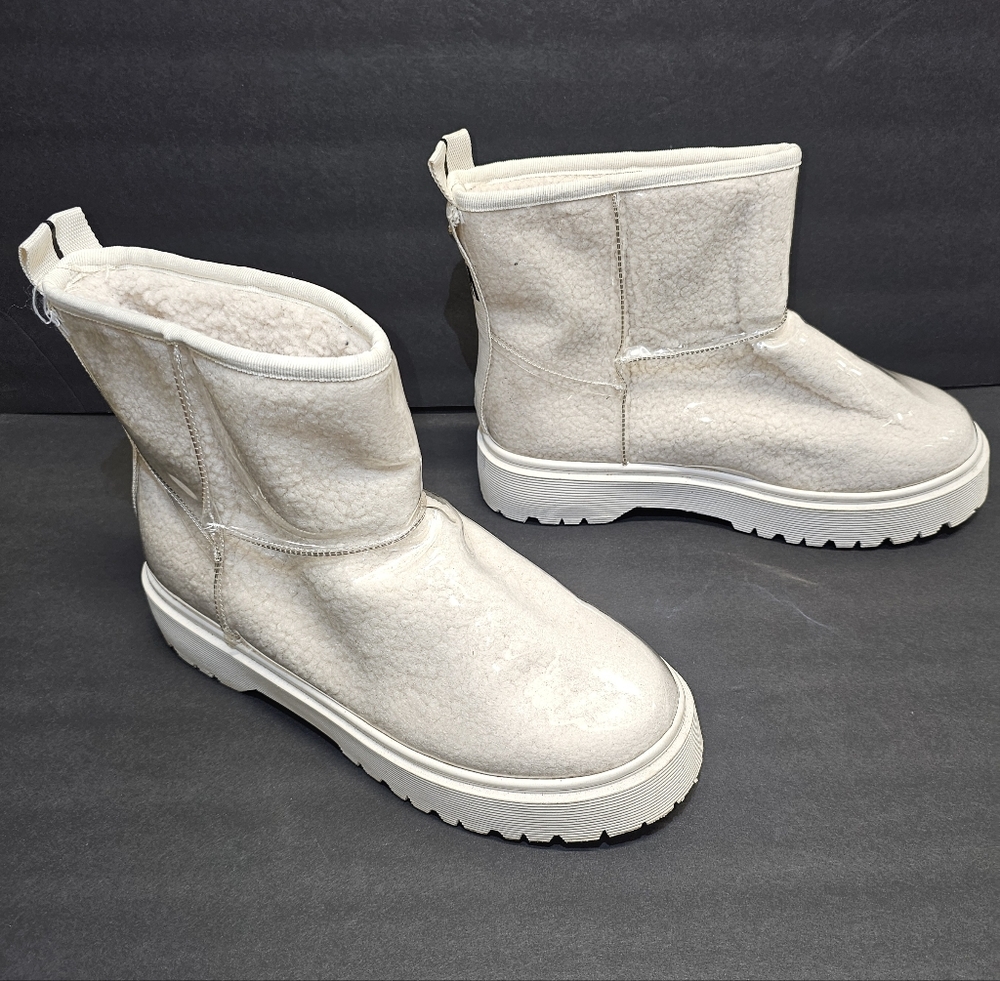 Sz11 Woman's STEVE MADDEN Off-White Darth Boucle PVC Sherpa Boots